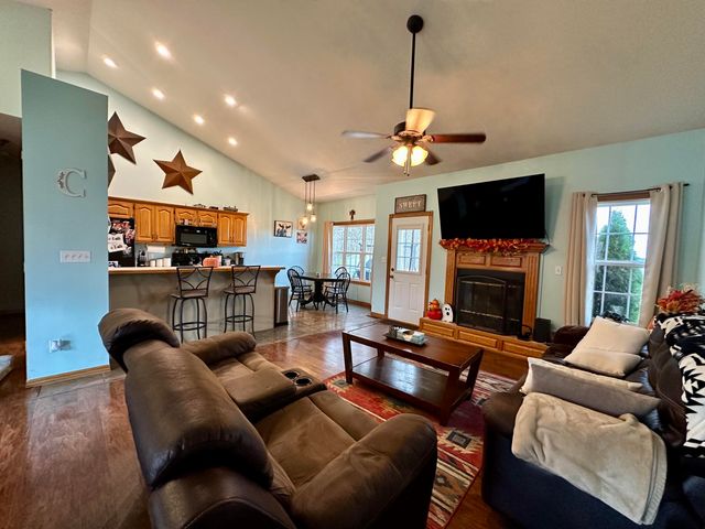 1012 S Palomino Road, Carthage, MO 64836