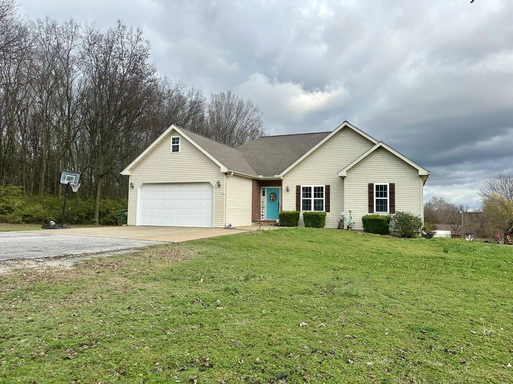 1012 S Palomino Road, Carthage, MO 64836