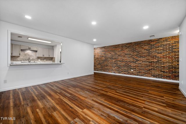 500 Fleetwood Drive 7, Kingsport, TN 37660