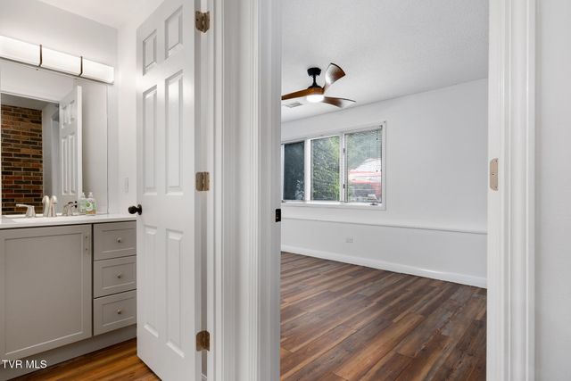 500 Fleetwood Drive 7, Kingsport, TN 37660