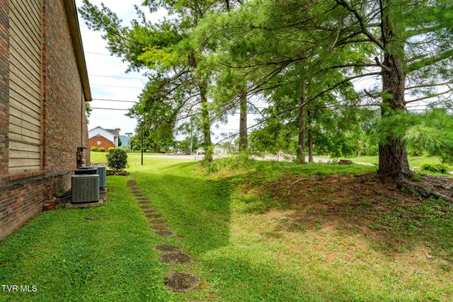 500 Fleetwood Drive 7, Kingsport, TN 37660