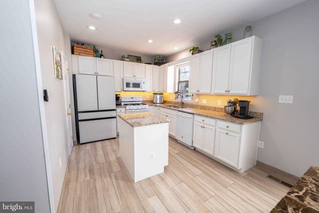 12048 ELLIOTS OAK PL, Bristow, VA 20136