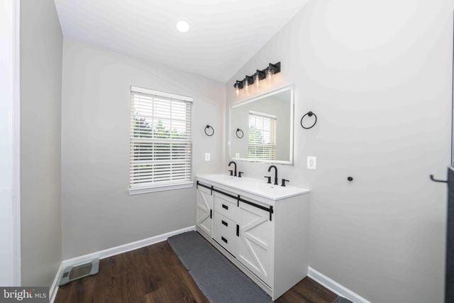 12048 ELLIOTS OAK PL, Bristow, VA 20136