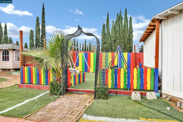 4126 Camelot Ct, Pittsburg, CA 94565