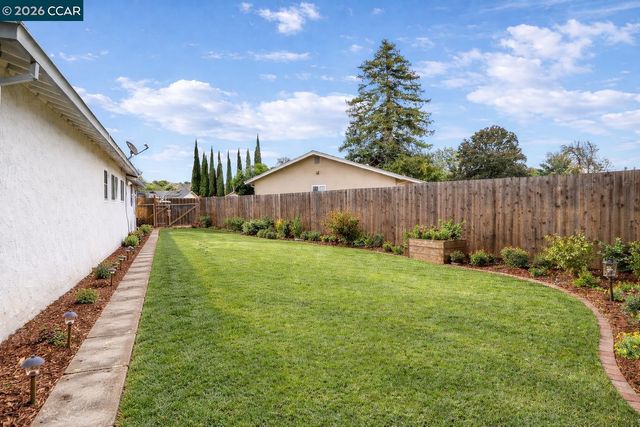 4126 Camelot Ct, Pittsburg, CA 94565