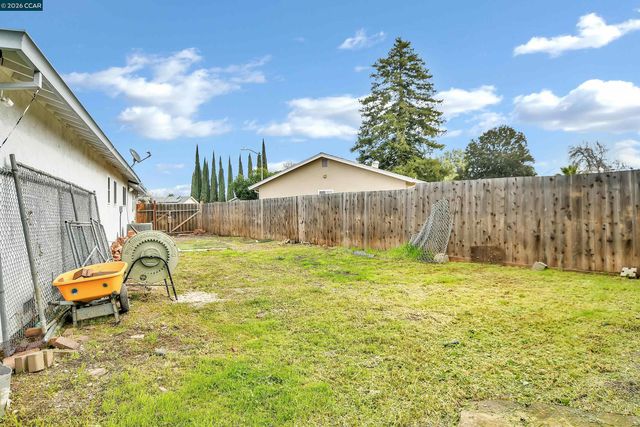 4126 Camelot Ct, Pittsburg, CA 94565