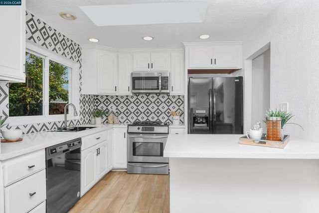 4126 Camelot Ct, Pittsburg, CA 94565