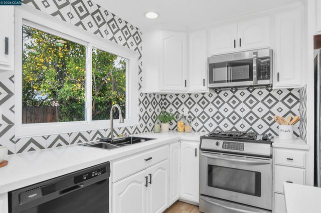 4126 Camelot Ct, Pittsburg, CA 94565