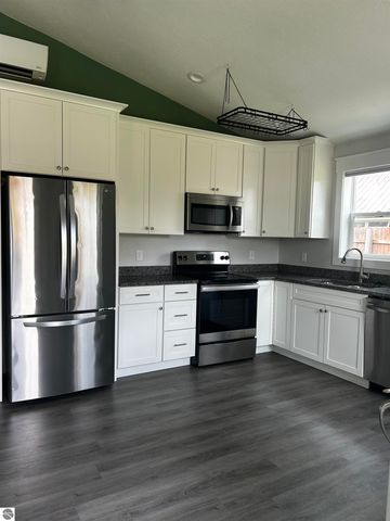 152 E Fourteenth Street, Traverse City, MI 49684