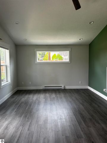 152 E Fourteenth Street, Traverse City, MI 49684