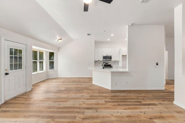 810 Honeysuckle DR, Leander, TX 78641