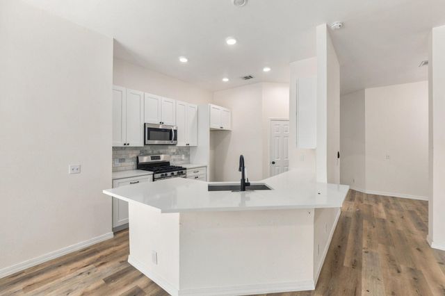 810 Honeysuckle DR, Leander, TX 78641