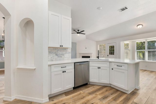 810 Honeysuckle DR, Leander, TX 78641