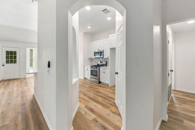 810 Honeysuckle DR, Leander, TX 78641