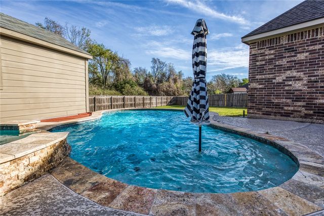 1827 Basin Trail, Brenham, TX 77833