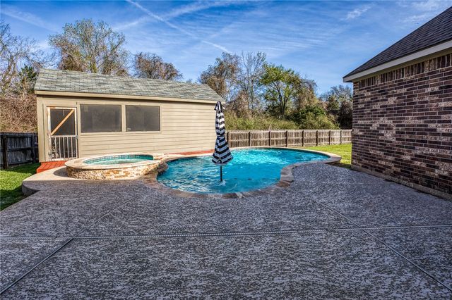 1827 Basin Trail, Brenham, TX 77833