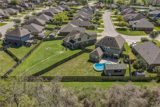 1827 Basin Trail, Brenham, TX 77833