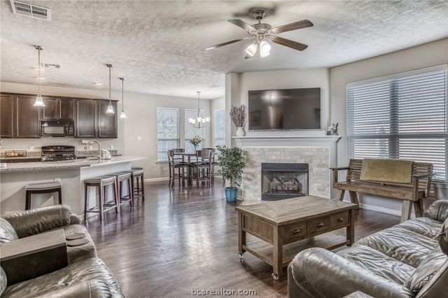 1827 Basin Trail, Brenham, TX 77833