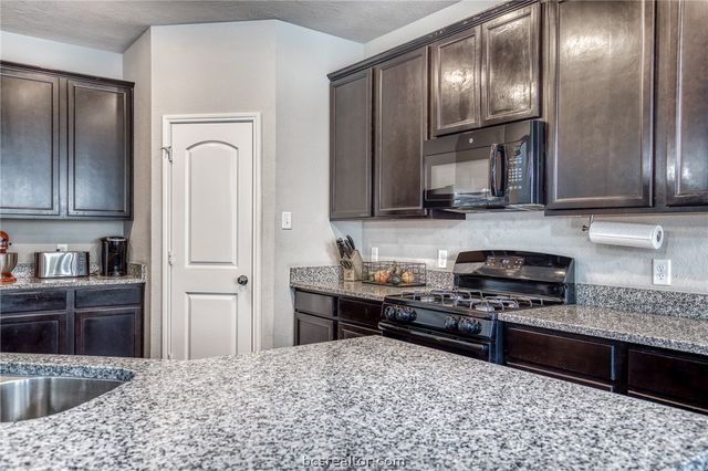 1827 Basin Trail, Brenham, TX 77833