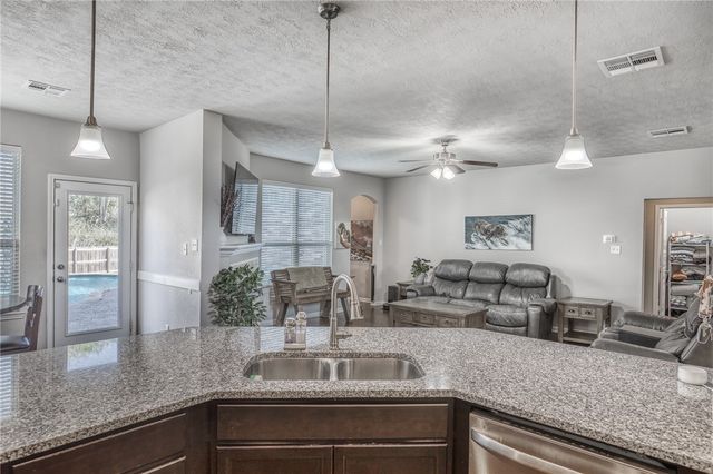 1827 Basin Trail, Brenham, TX 77833