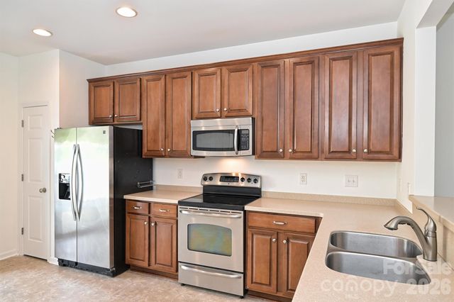 10612 Stoneacre Court, Pineville, NC 28134