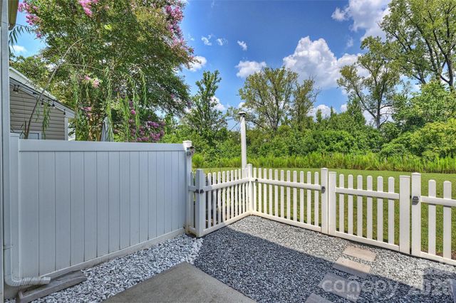 10612 Stoneacre Court, Pineville, NC 28134