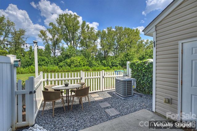 10612 Stoneacre Court, Pineville, NC 28134