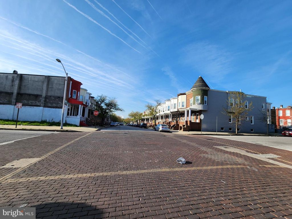 Image 3 of property listing at 1541 LOCHWOOD RD, Baltimore, MD 21218