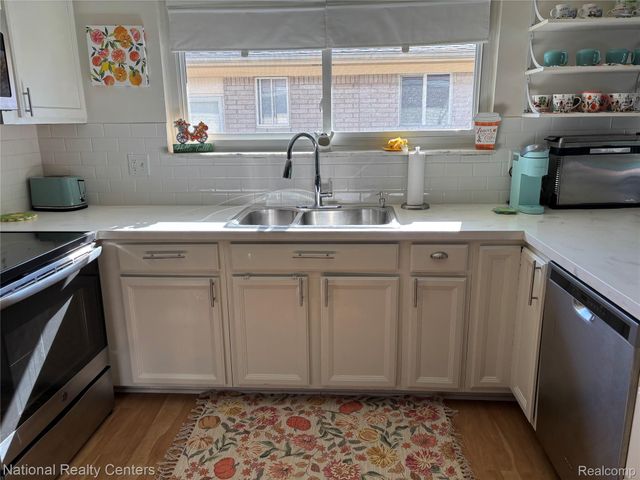 39839 Dorian Drive, Sterling Heights, MI 48310