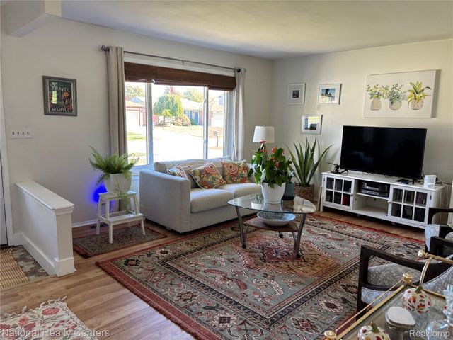 39839 Dorian Drive, Sterling Heights, MI 48310