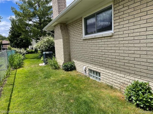 39839 Dorian Drive, Sterling Heights, MI 48310