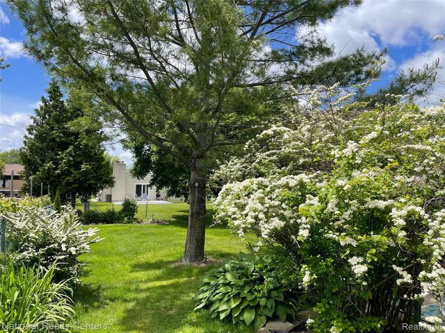 39839 Dorian Drive, Sterling Heights, MI 48310