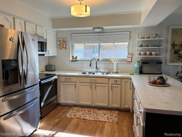 39839 Dorian Drive, Sterling Heights, MI 48310