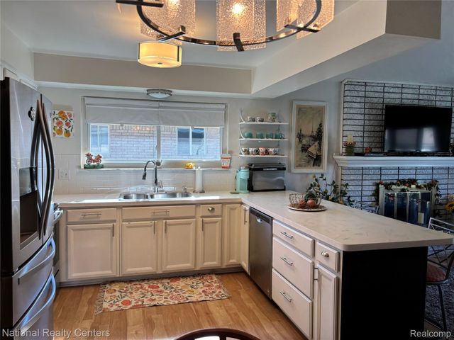 39839 Dorian Drive, Sterling Heights, MI 48310
