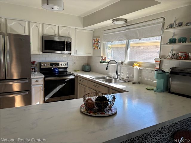 39839 Dorian Drive, Sterling Heights, MI 48310