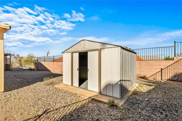 1863 E La Entrada Place, Fort Mohave, AZ 86426