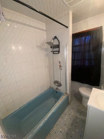 48 Laurel Ave, East Orange City, NJ 07017