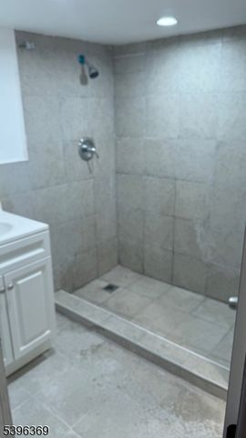 48 Laurel Ave, East Orange City, NJ 07017