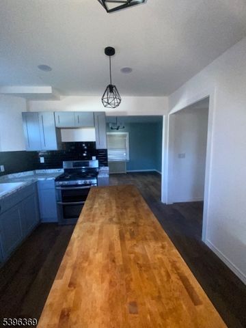 48 Laurel Ave, East Orange City, NJ 07017