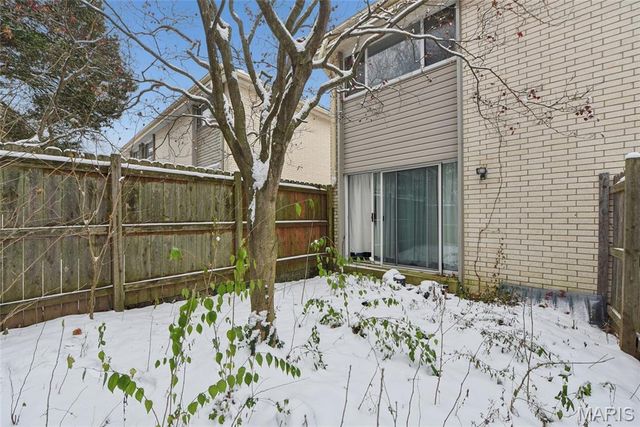 140 Burtonwood Drive, Ballwin, MO 63011