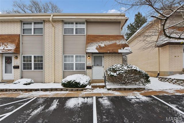 140 Burtonwood Drive, Ballwin, MO 63011