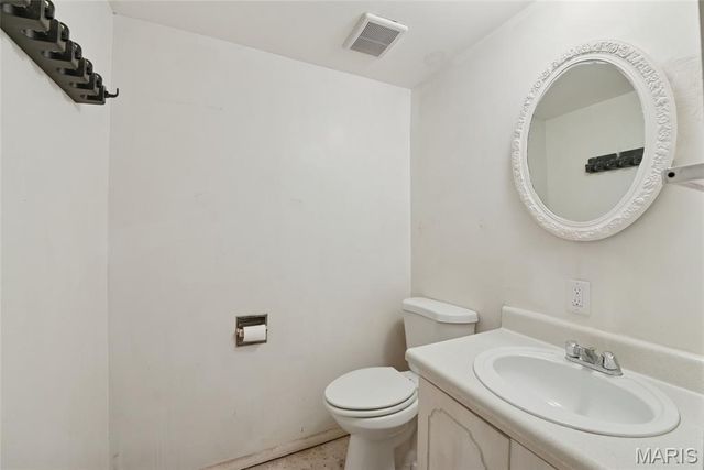 140 Burtonwood Drive, Ballwin, MO 63011