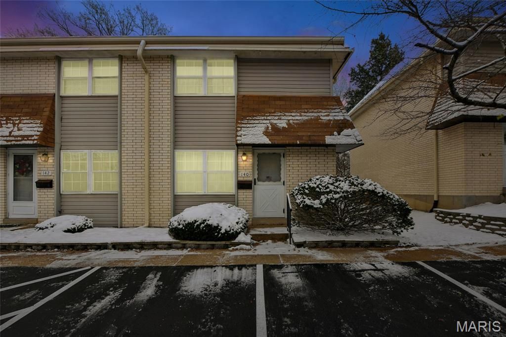 140 Burtonwood Drive, Ballwin, MO 63011