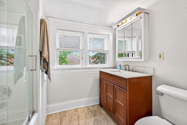 405 E COLUMBIAN AVENUE, Neenah, WI 54956
