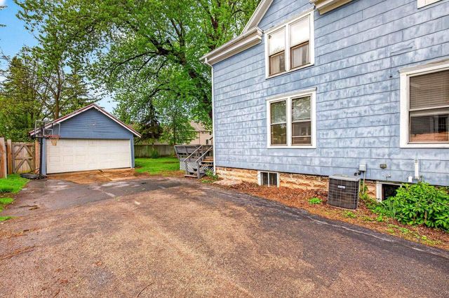 405 E COLUMBIAN AVENUE, Neenah, WI 54956