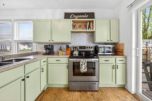 405 E COLUMBIAN AVENUE, Neenah, WI 54956