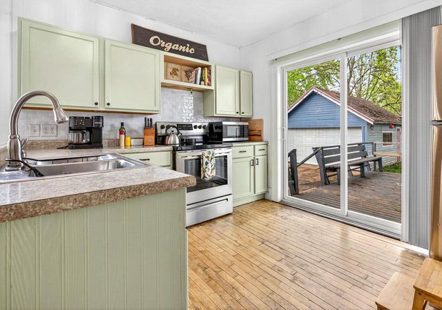 405 E COLUMBIAN AVENUE, Neenah, WI 54956