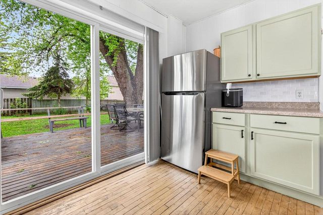 405 E COLUMBIAN AVENUE, Neenah, WI 54956