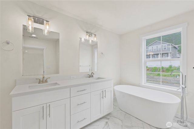 10 E Compass Lane, Allyn, WA 98524