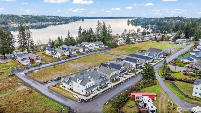 10 E Compass Lane, Allyn, WA 98524